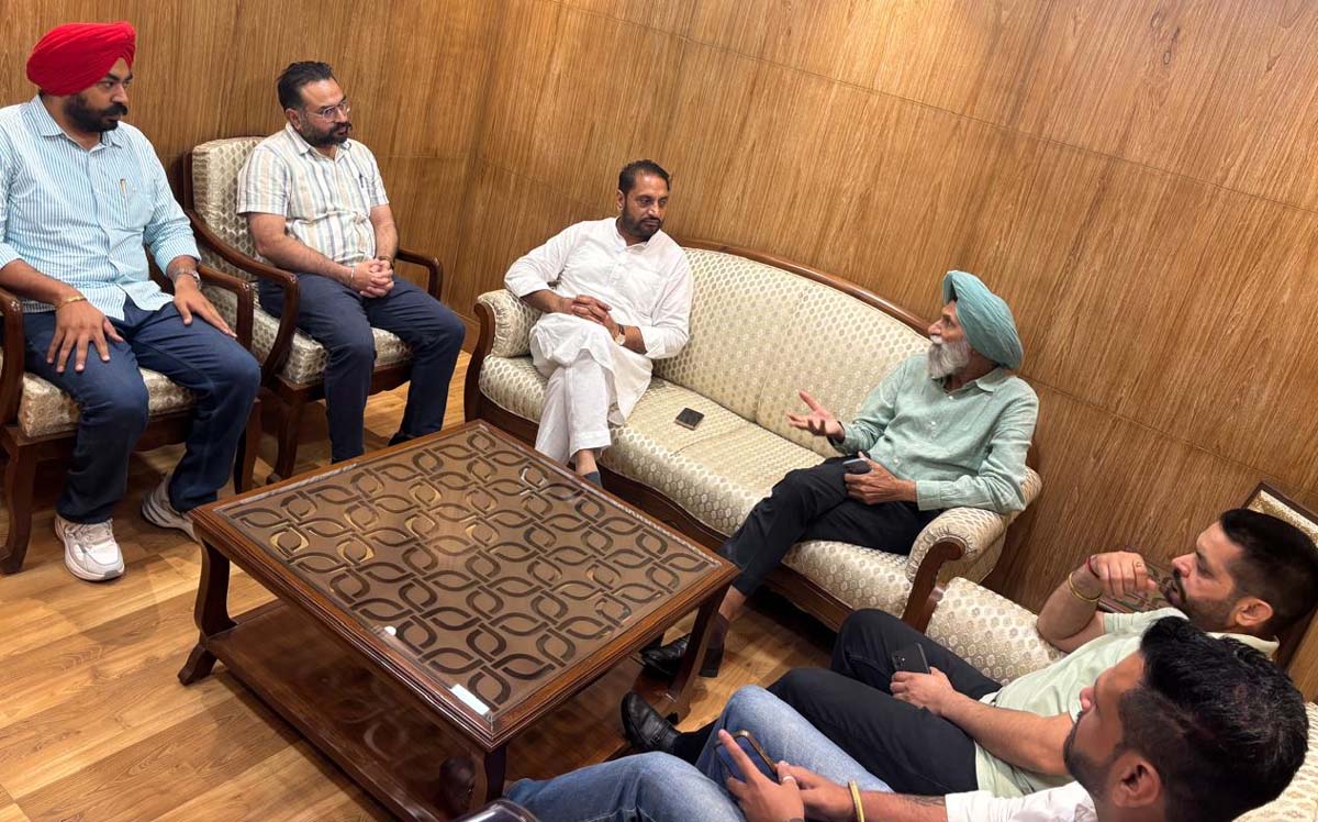 Mayor Jeeti Sindhu directs Public Health Department officials to clear blocked lanes